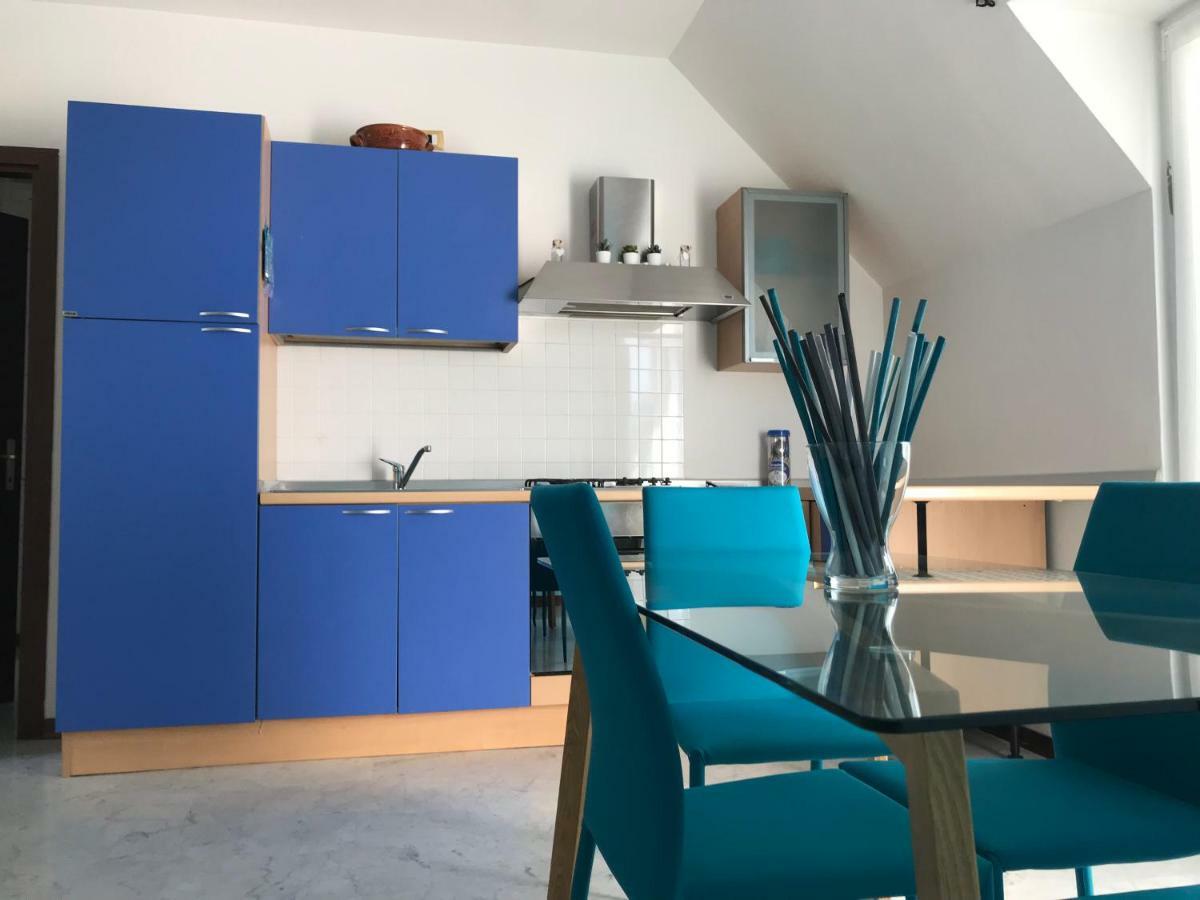La Magnolia Apartments Violet 데센자노델가르다 외부 사진